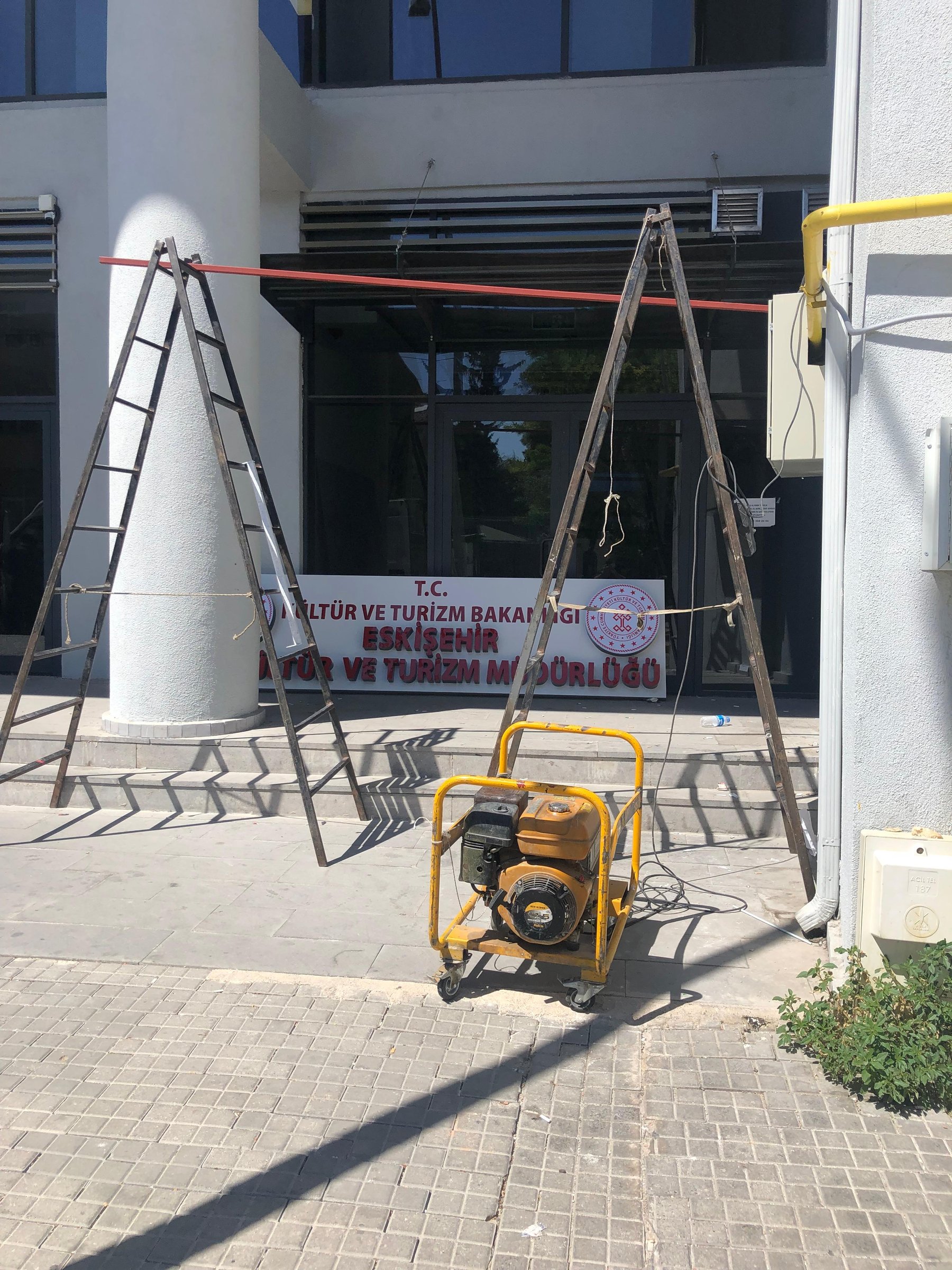 Eskişehir İl Kültür Müdürlüğü Tabelası  – detay 2