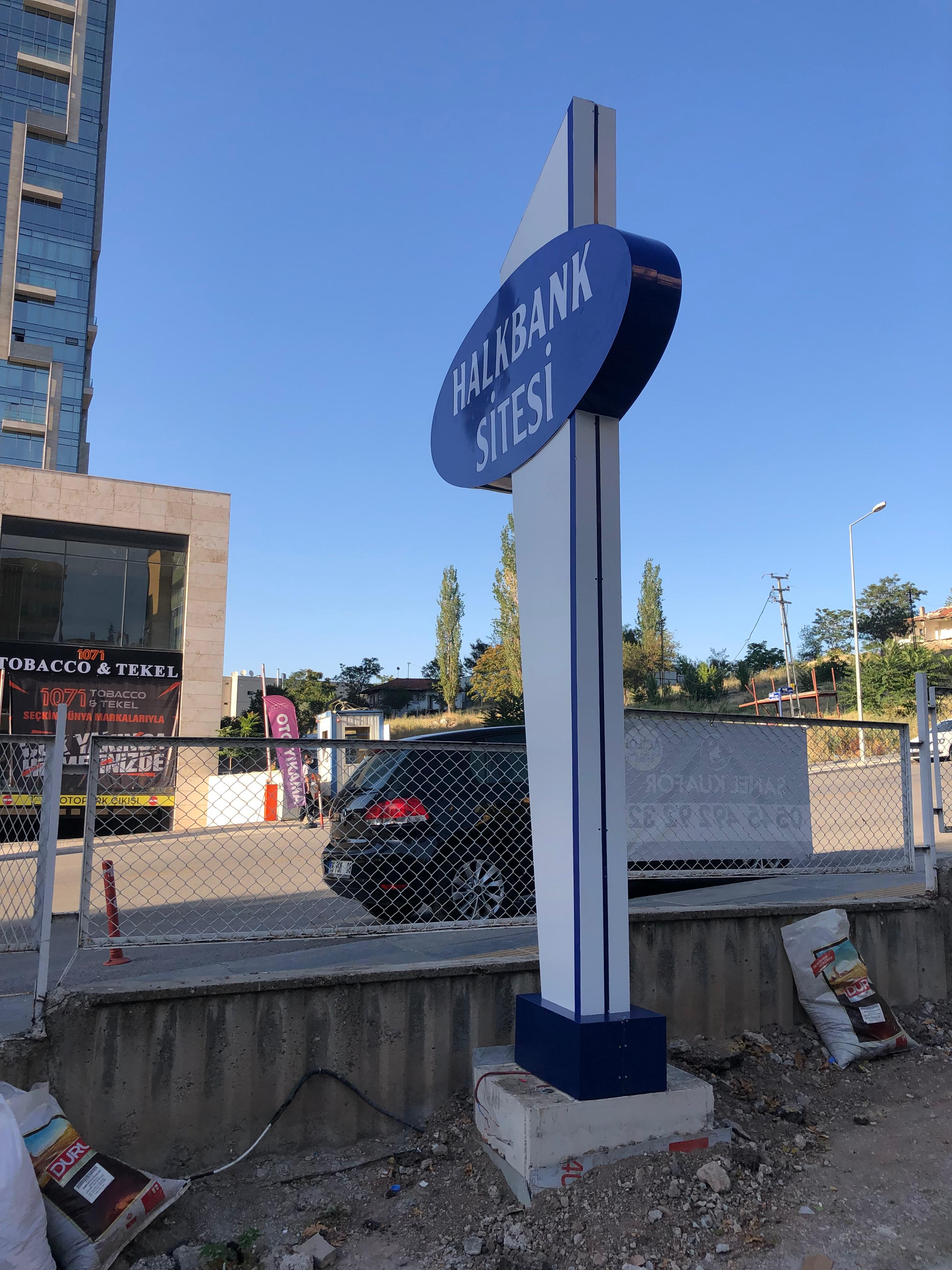 Halkbank Residential Complex Totem Sign – uygulama sonrası