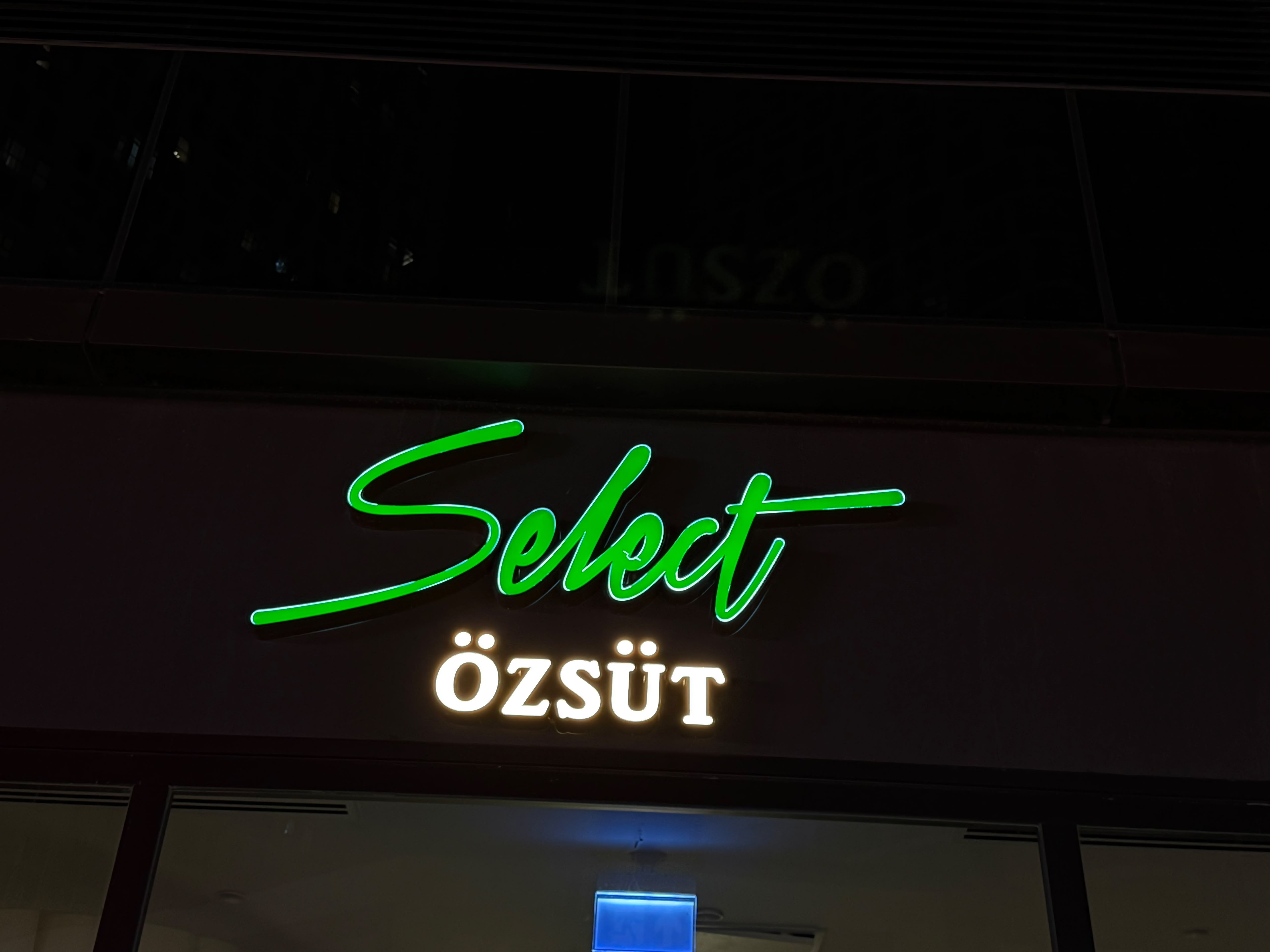 Merkez Ankara AVM - Özsüt Işıklı Tabela ve Cephe Uygulaması – detay 1
