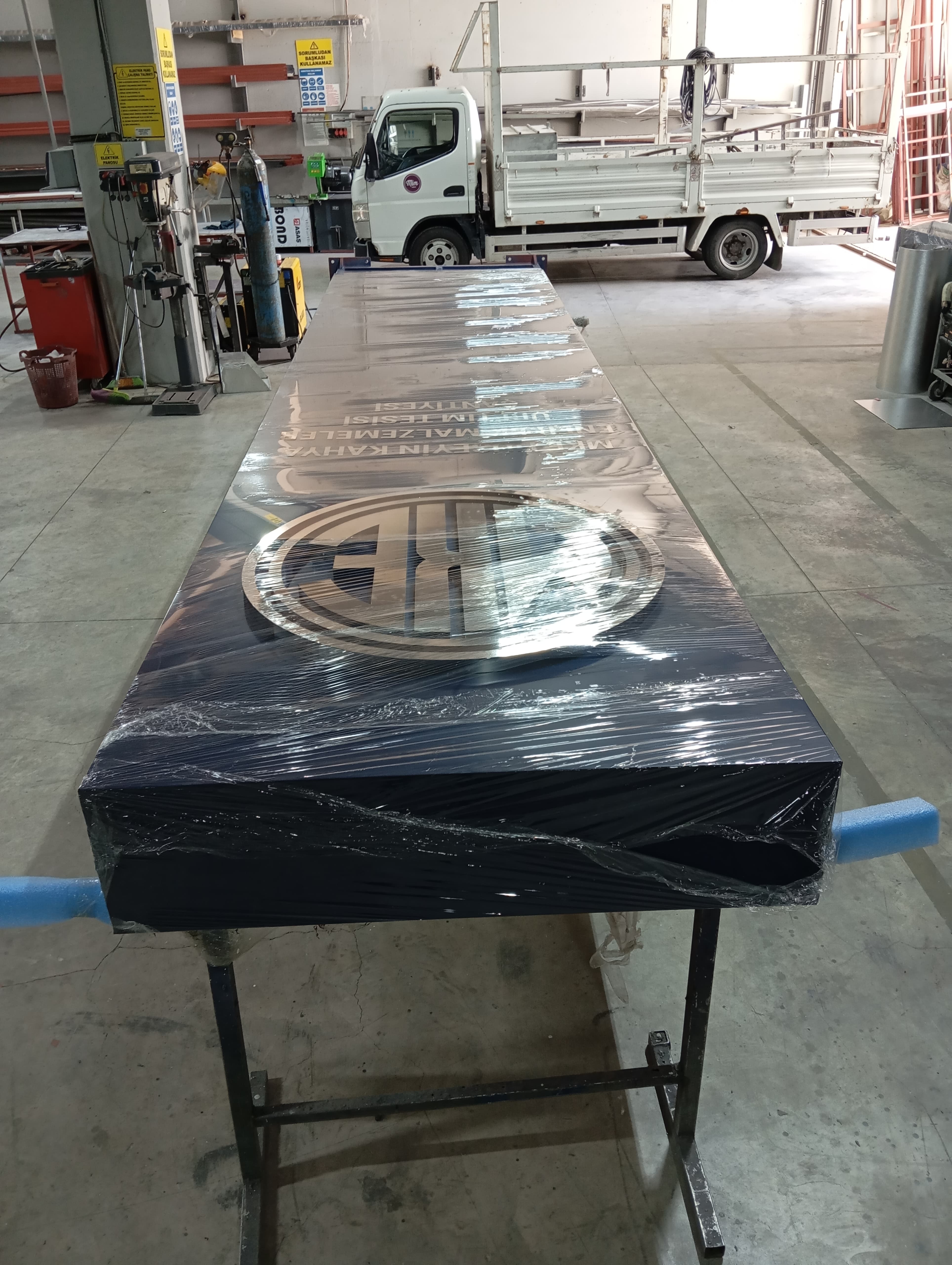 MKE Pilon Totem Tabela